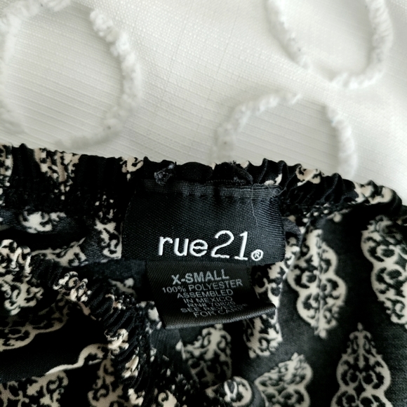 Patterned flare bottom pants size x small - Picture 6 of 6